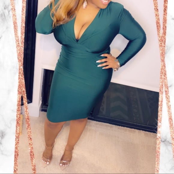 Dresses & Skirts - Green Holiday Dress